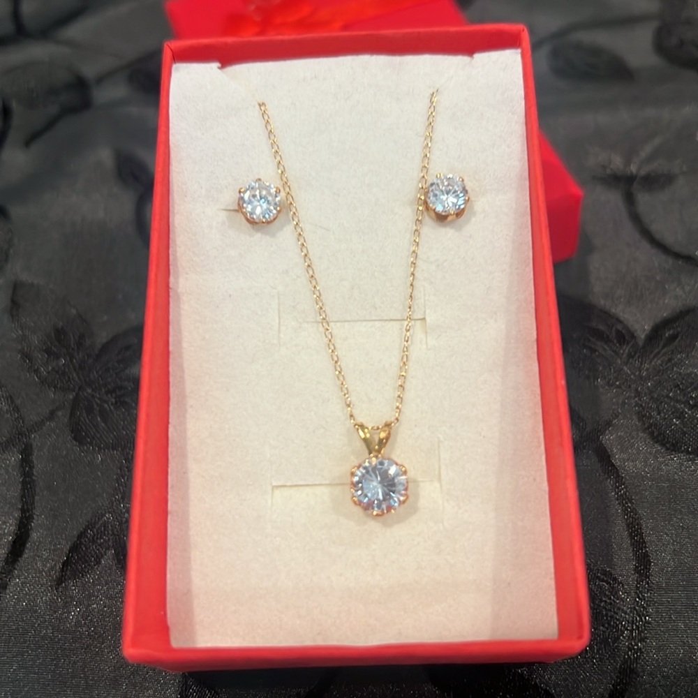 14k Gold Chain & CZ Pendant & Stud Earrings 18” Necklace.